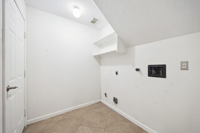 Building Photo - 12831 Dove Point Ln