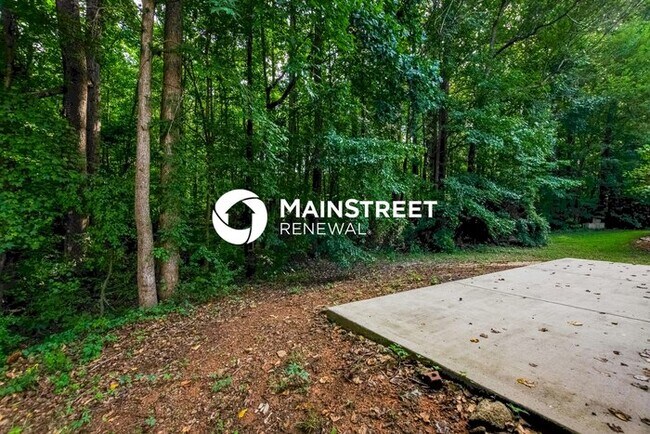 Building Photo - 4 Bedroom Pet-Friendly Home in Charlotte, NC with Main Street Renewal