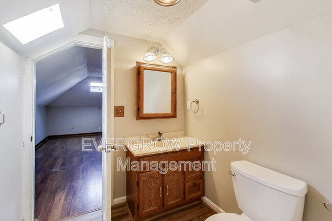 Building Photo - 1140 Hoyt Ave