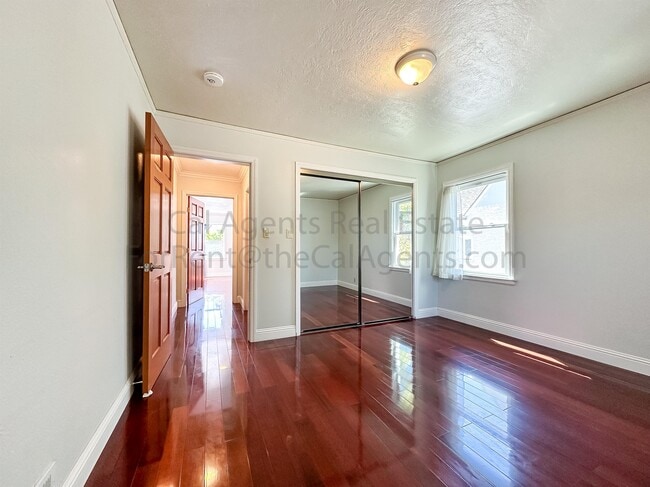 Building Photo - 4048 Maple Ave