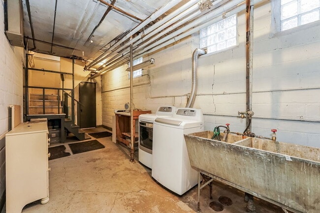 Building Photo - 4949 Penn Ave S