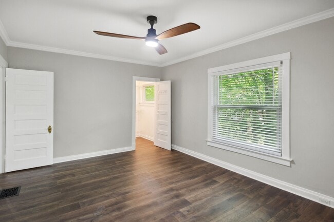 Building Photo - 2078 Linden Ave