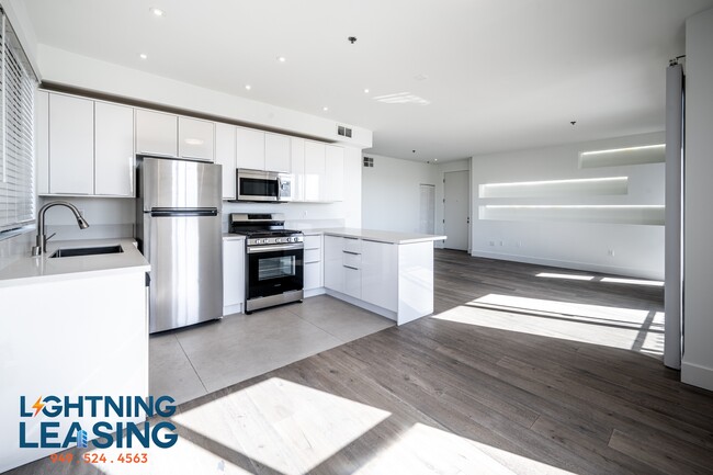 Building Photo - 8811-8815 Burton Way