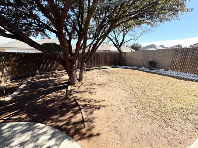 Building Photo - 3 Bed 2 Bath Ready To Rent ASAP!