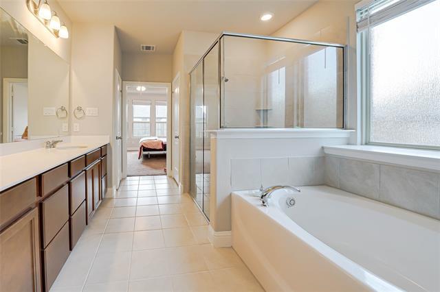Building Photo - 707 Gatecrest Dr