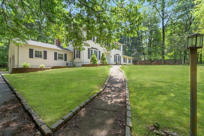 Building Photo - 68 Briarwood Ave