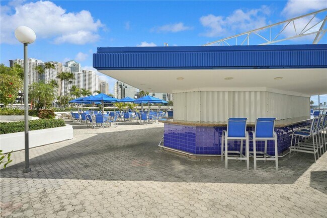 Building Photo - 825 Brickell Bay Dr