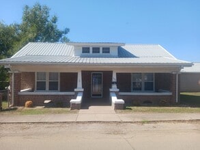 Building Photo - 3 bedroom, 2 bath with office in Frederick...
