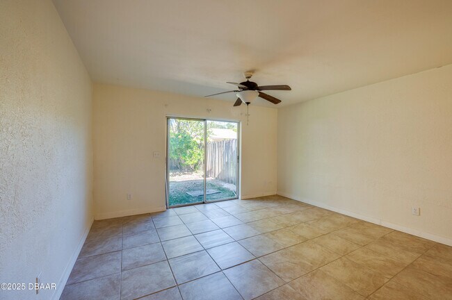 Building Photo - 906 Boulder Dr