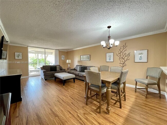 Building Photo - 7340 Lake Cir Dr