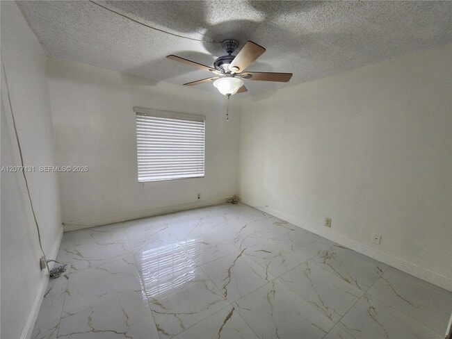 Building Photo - 160 Cypress Club Dr