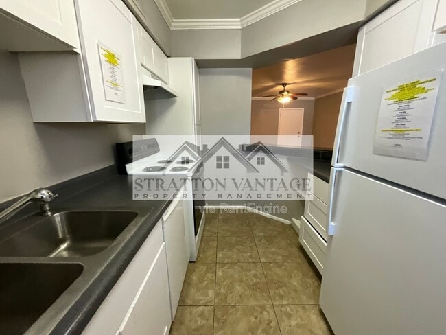 Building Photo - 810 E Colter St