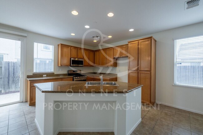 Building Photo - Spacious 3-Bedroom Home in Gated Lincoln Crossing Community