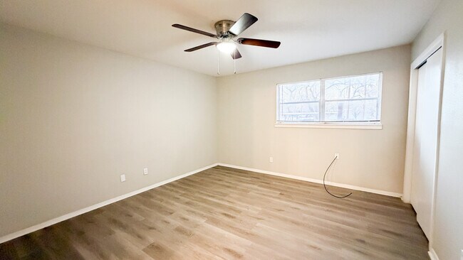 Building Photo - Kentwood Apartments