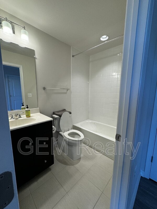 Building Photo - 1853 Sag Harbor Ln