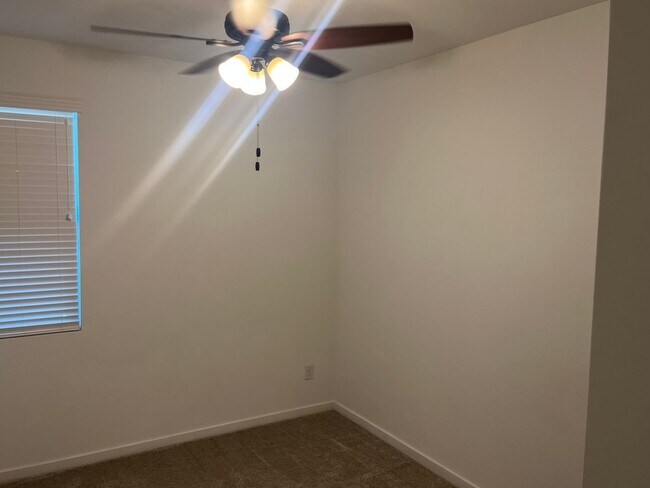 Building Photo - 14052 W Valentine St