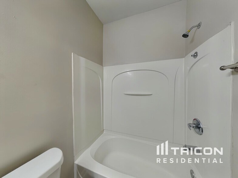 Building Photo - 728 Celeste Ln