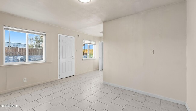 Building Photo - 513 Gilmore Way