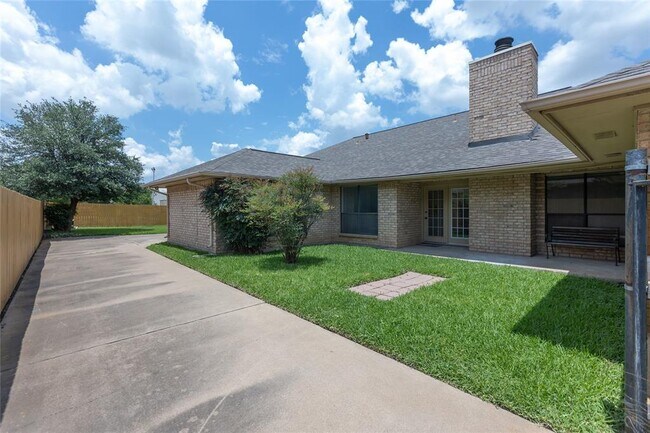 Building Photo - 4910 Ledgestone Dr