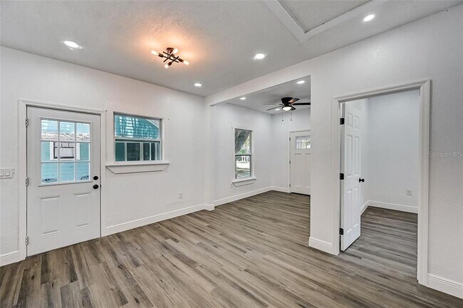 Building Photo - 1622 Ballard Park Dr