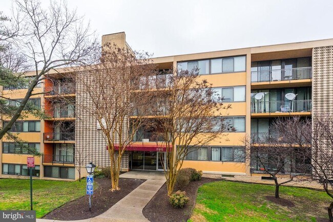 Building Photo - 8 S Van Dorn St