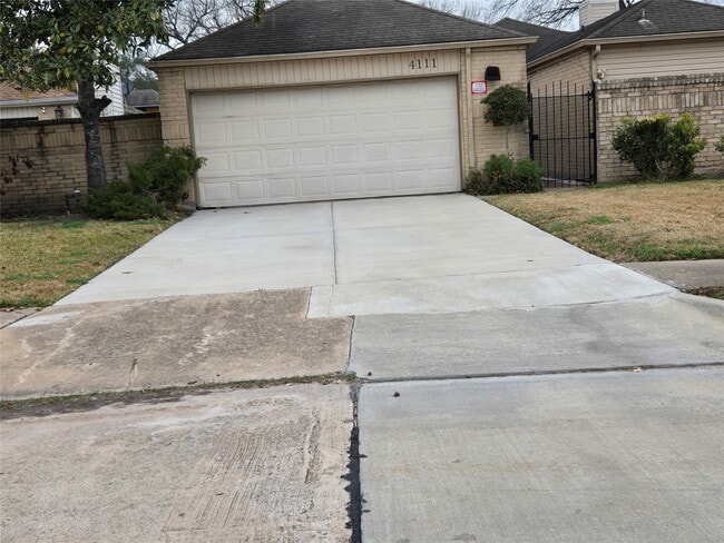 Building Photo - 4111 Knoll Glen Dr