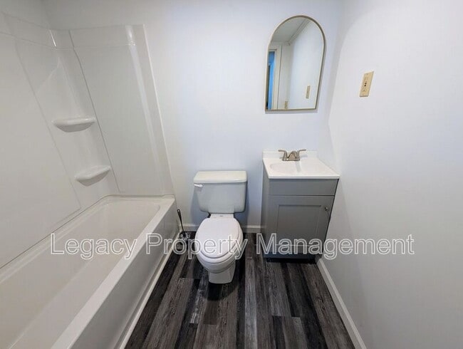 Building Photo - 712 S Kirkman St