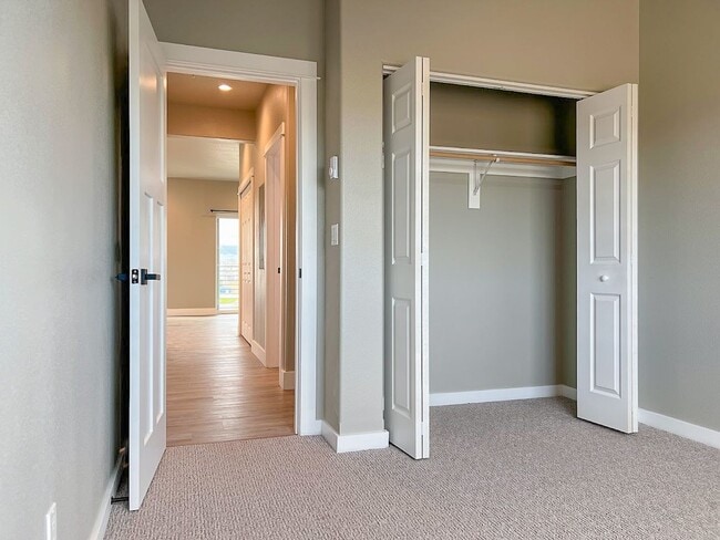 Building Photo - 2 bed/ 1.5 bath in Brand New Soldier Ridge Complex!