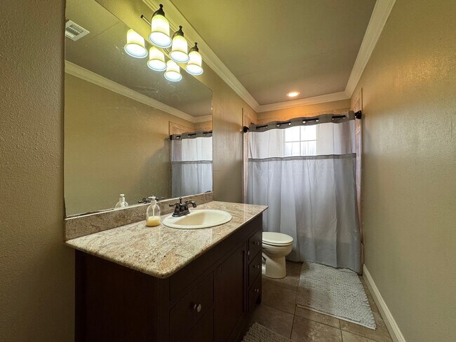 Building Photo - 114 Elmwood St