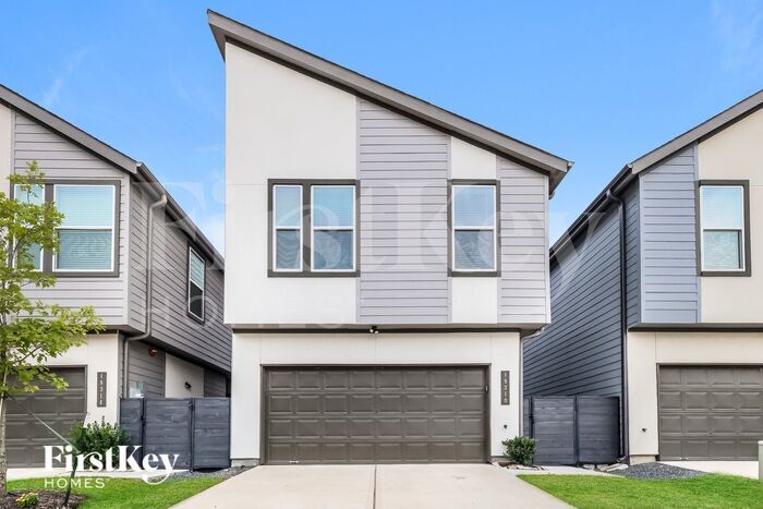 Primary Photo - 18310 W Centro Cir