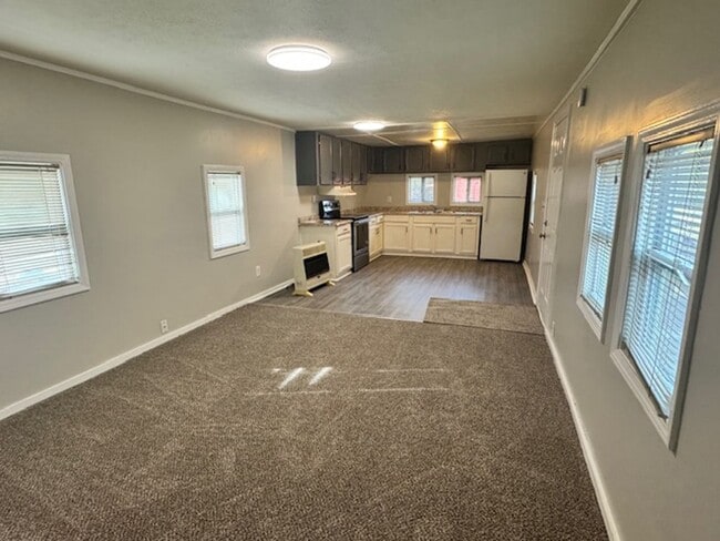 Building Photo - 376 Hines Rd