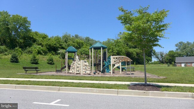 Building Photo - 7600 Willow Bottom Rd