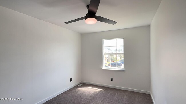 Building Photo - 400 Myrtlewood Cir