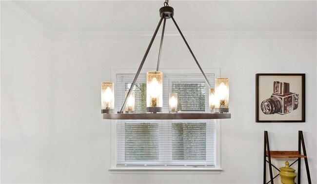 Building Photo - 961 E Rock Springs Rd NE