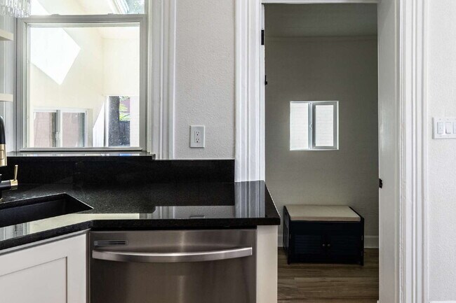 Building Photo - Stunning Remodeled Patio Home in Baker – 3...