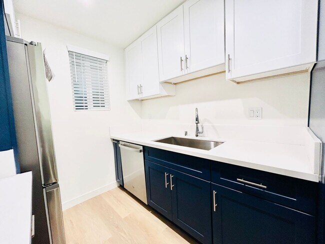 Building Photo - ven920