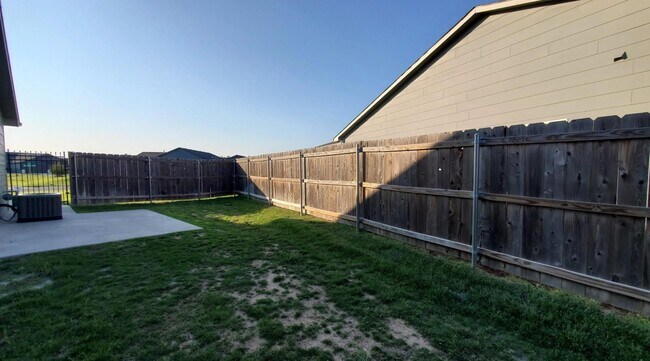 Building Photo - 600 N Grandstone St