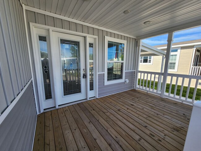 Building Photo - 521 Eland Dr