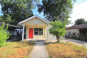 Building Photo - COMING SOON! Cute 3 Bedroom, 1 Bath Close to Downtown San Antonio.