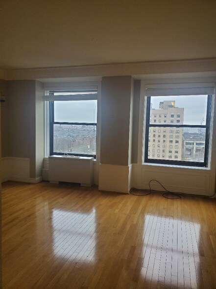 Building Photo - 15 E Kirby St