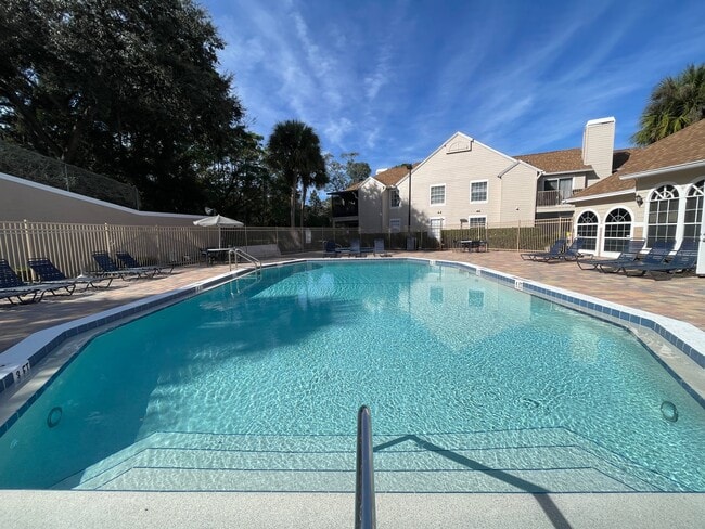 Building Photo - 698 Roaring Dr