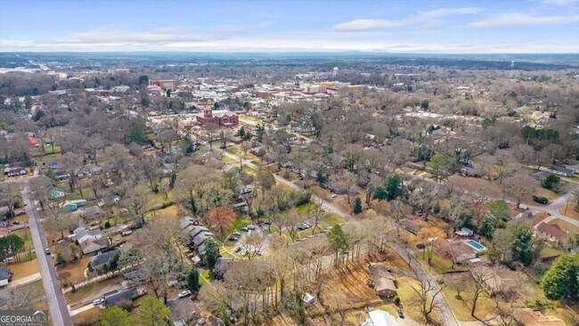 Building Photo - 541 N White St