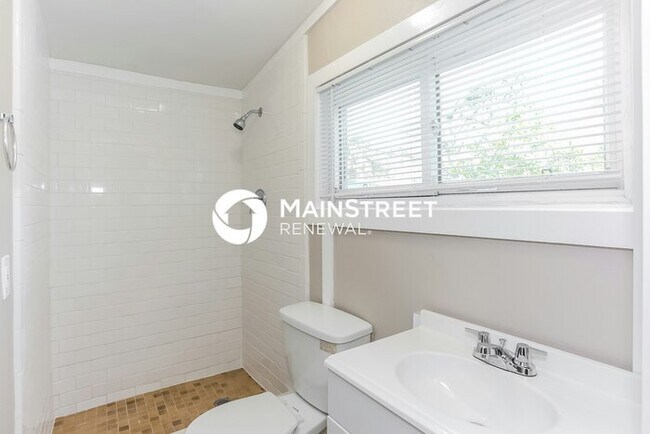 Building Photo - 3 Bedroom Pet-Friendly Home in St Petersburg, FL with Main Street Renewal