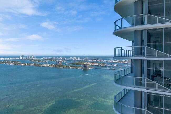 Building Photo - 700 NE Miami Pl