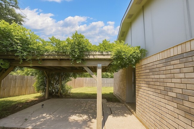 Building Photo - 7612 Nutwood Pl