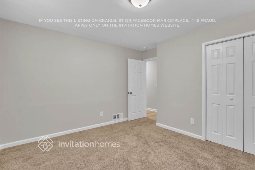 Building Photo - 2875 Laurel Ln