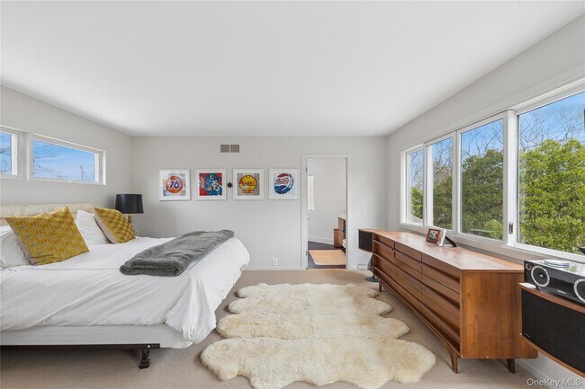 Building Photo - 2 Acorn Path