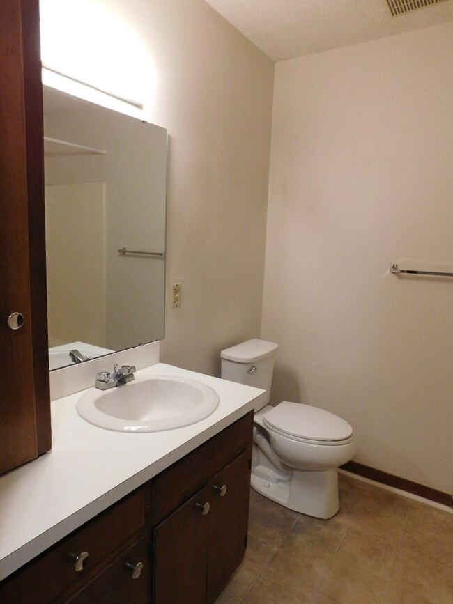 Building Photo - 1542 College Way