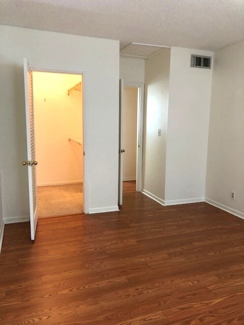 Building Photo - 1115 Lake Terrace