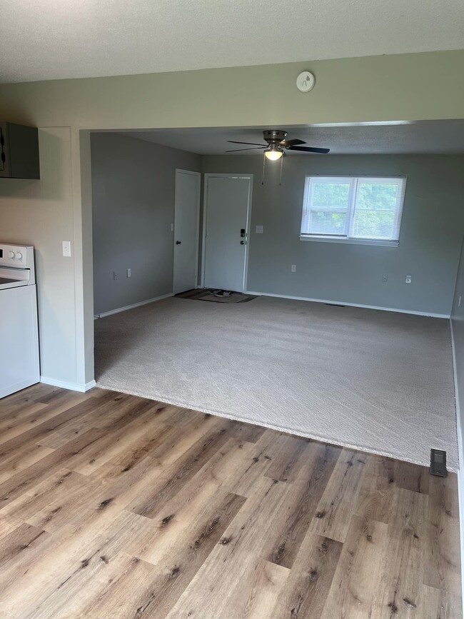 Building Photo - 230 NE 85th Rd